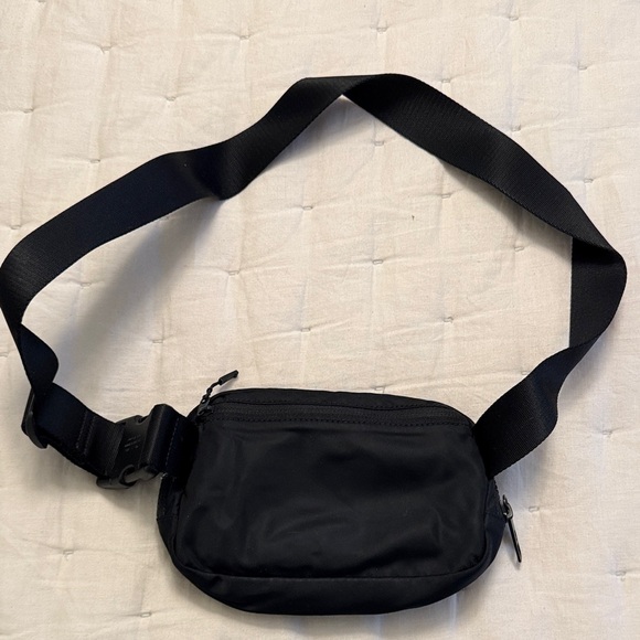 Lululemon Black Crossbody Bag - Picture 2 of 2